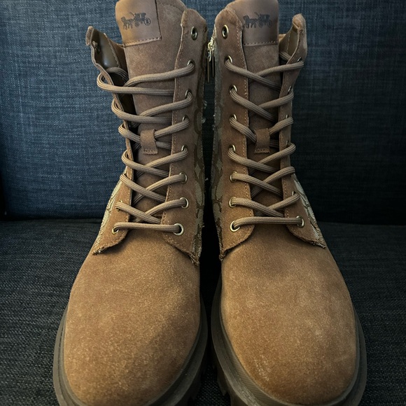 COACH CITYSOLE LACE UP BOOT IN SIGNATURE JACQUARD - Picture 3 of 10